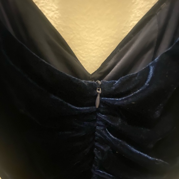 NWOT Revolve’s MINKPINK midnight blue velvet ruched dress XS - Picture 7 of 11